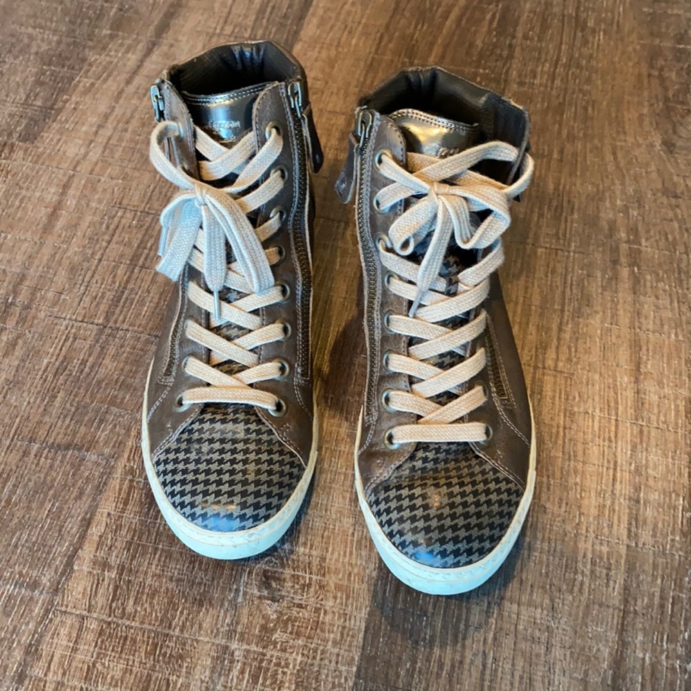 SOLD Paul Green high top leather sneakers